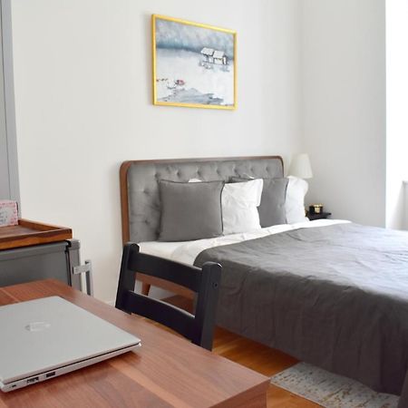 Lovely Apartment In Center Praga Esterno foto