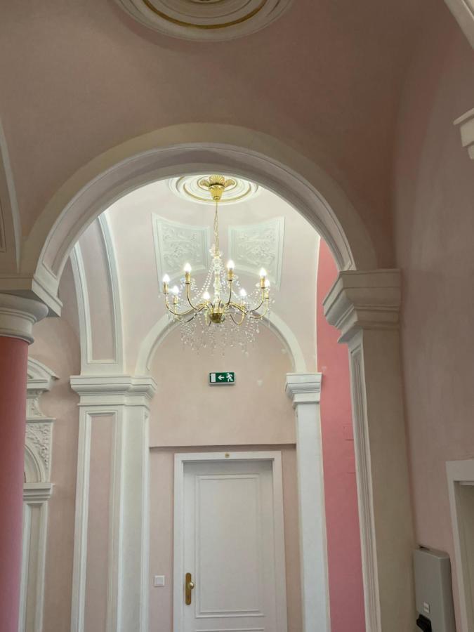 Lovely Apartment In Center Praga Esterno foto