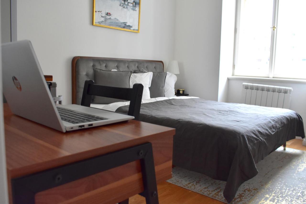 Lovely Apartment In Center Praga Esterno foto