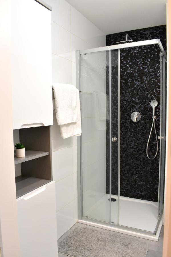 Lovely Apartment In Center Praga Esterno foto
