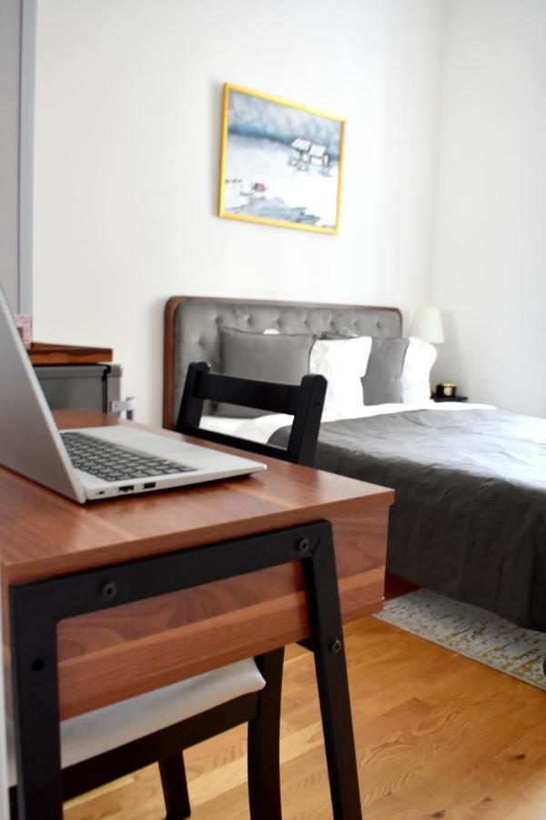Lovely Apartment In Center Praga Esterno foto