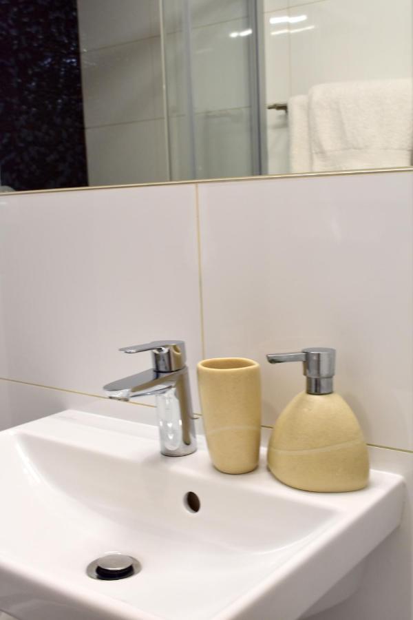 Lovely Apartment In Center Praga Esterno foto