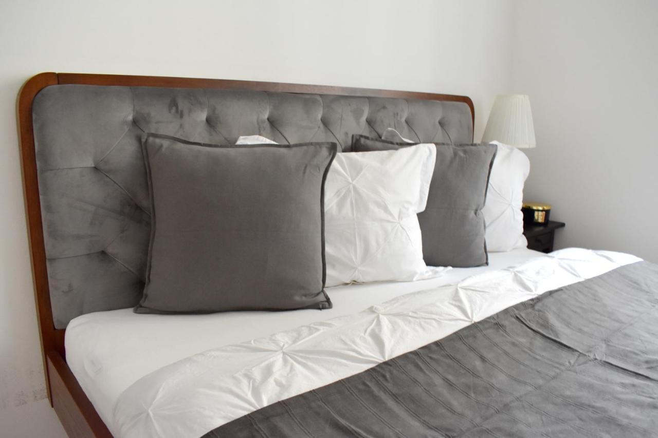 Lovely Apartment In Center Praga Esterno foto