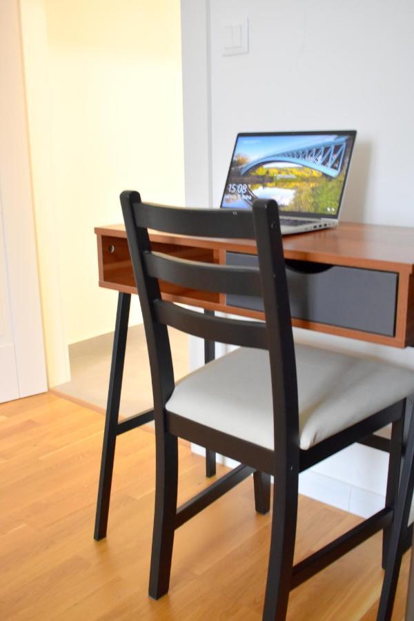 Lovely Apartment In Center Praga Esterno foto