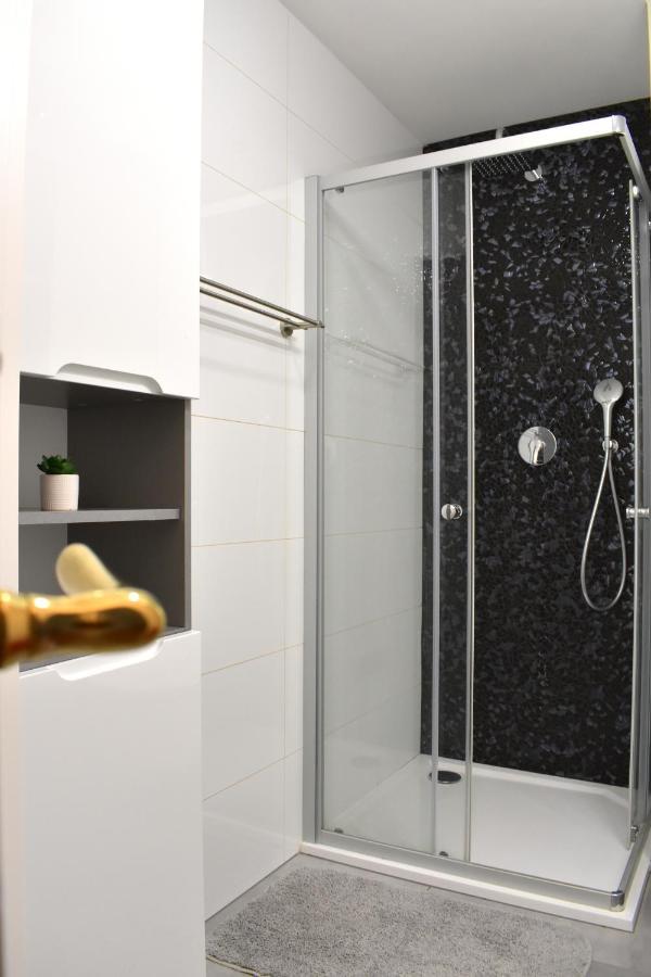 Lovely Apartment In Center Praga Esterno foto